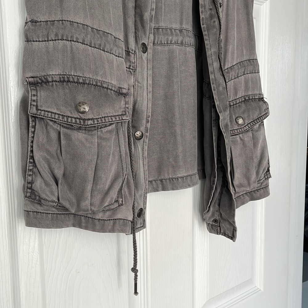 Max jeans size small vest - Picture 2 of 3